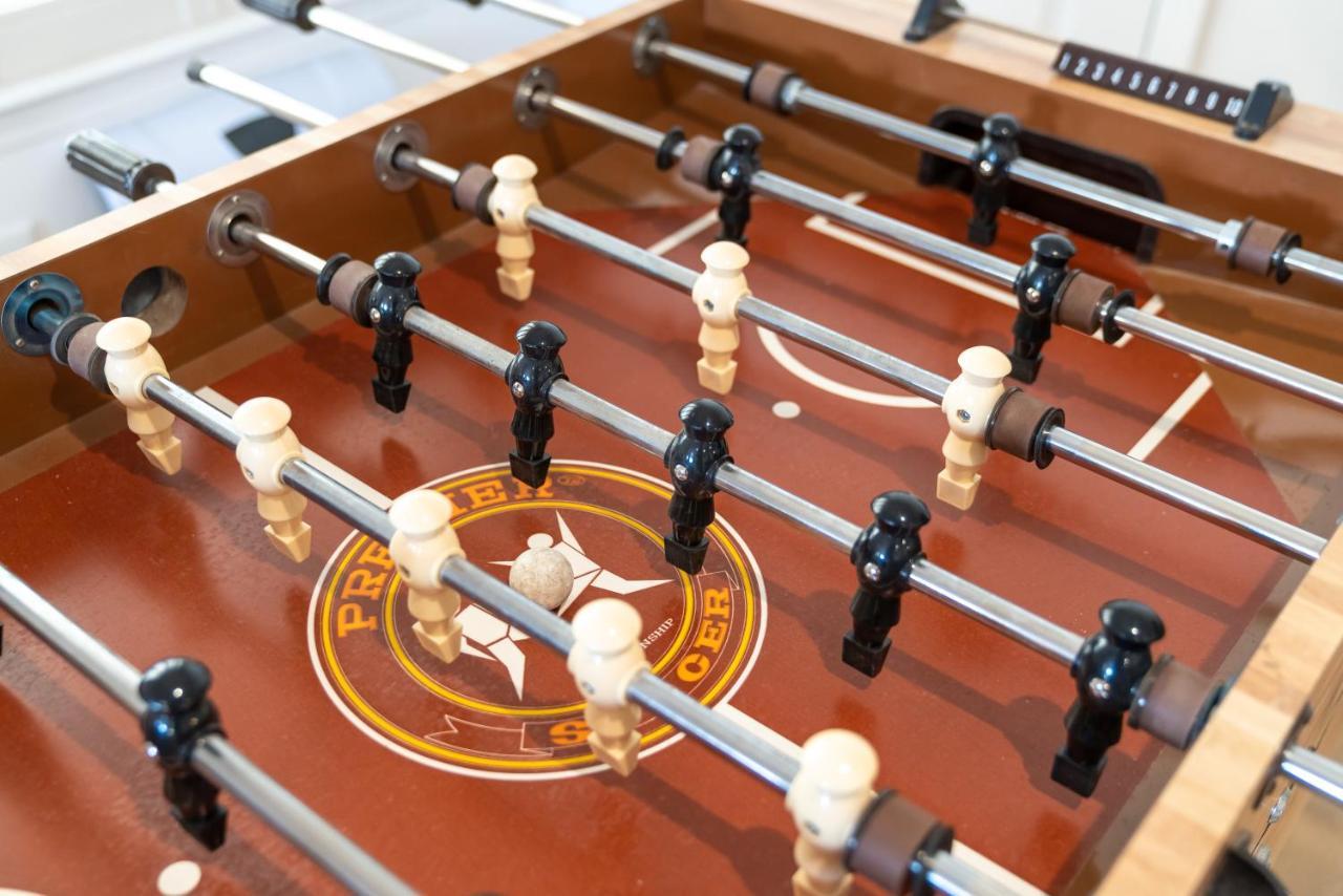 Steps To #Pismobeach With Poker, Foosball, Free Ev Charger, And Bikes Oceano Kültér fotó