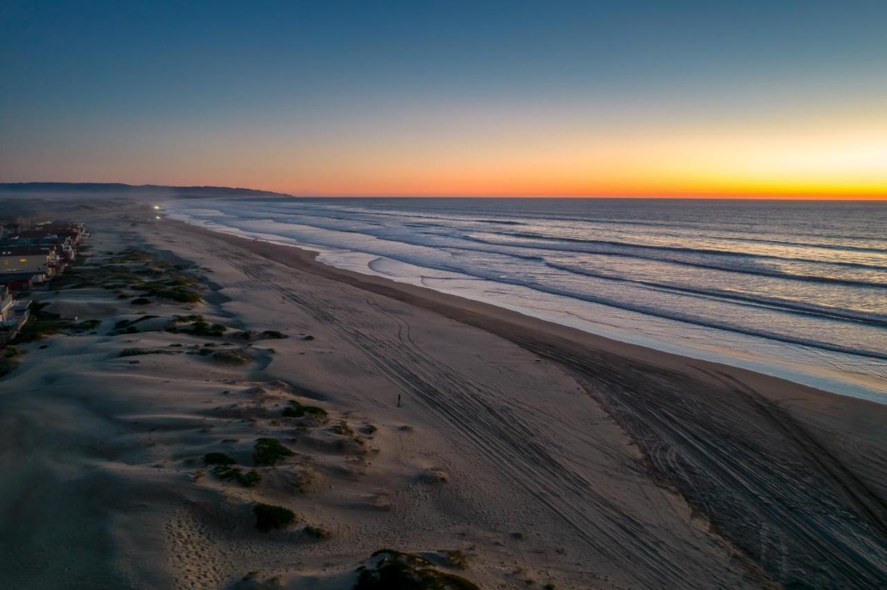 Steps To #Pismobeach With Poker, Foosball, Free Ev Charger, And Bikes Oceano Kültér fotó